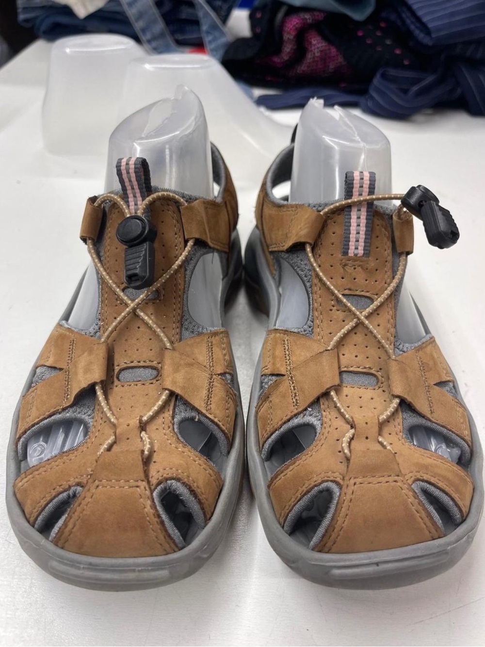 Privo by Clarks  Tan Leather Fisherman Sandals with Bungee Toggle men’s size 11
